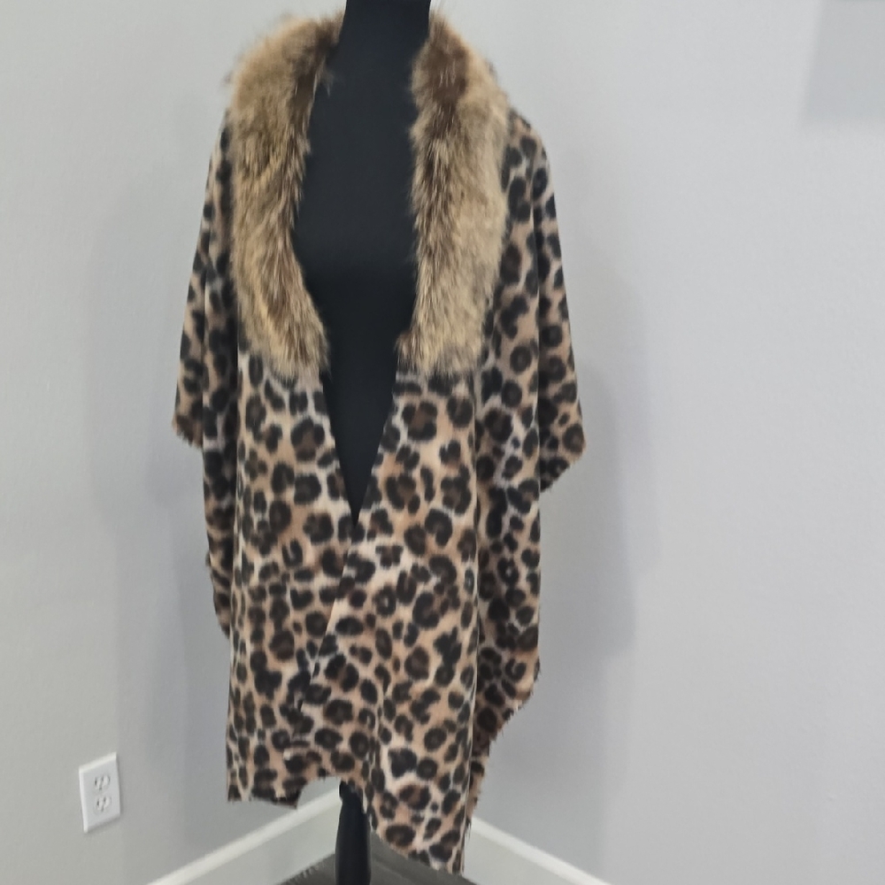 Animal Print Shawl Cape with Faux Fur Trim, One Size, Brown/Cream - Picture 3 of 7